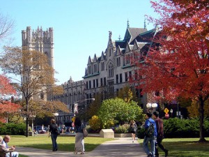Đại học Chicago nổi tiếng với các phong trào học thuật gây ảnh hưởng như trường phái kinh tế học Chicago